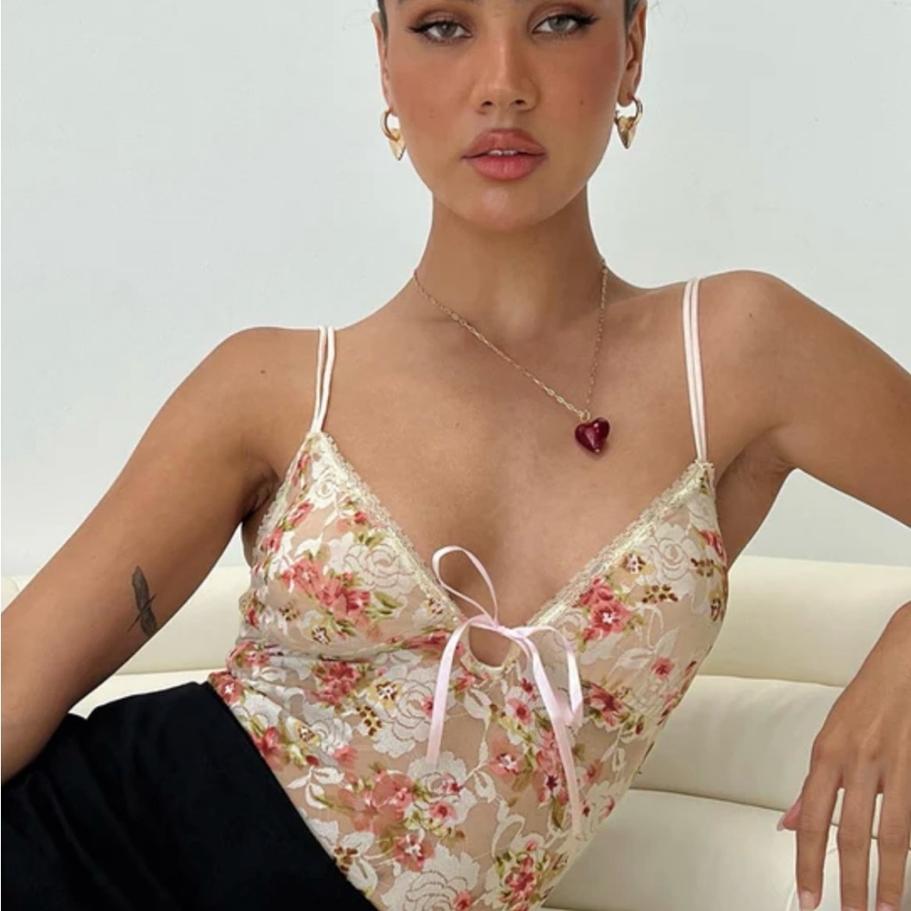 NWT Princess Polly 
AMESSA LACE BODYSUIT FLORAL